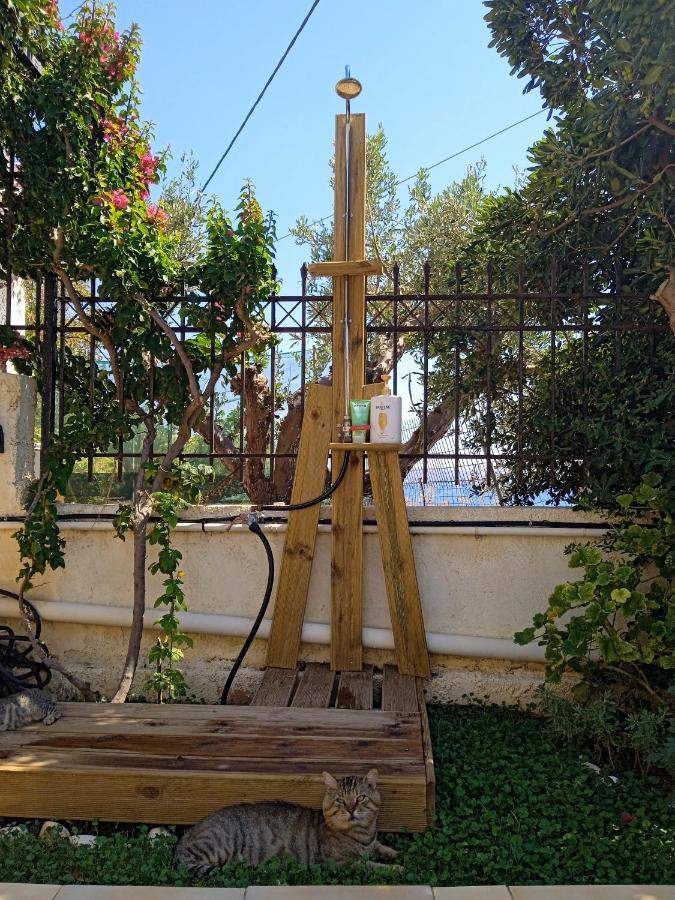 Private Seaside Guest House... Agia Marina Mikrolimanou
